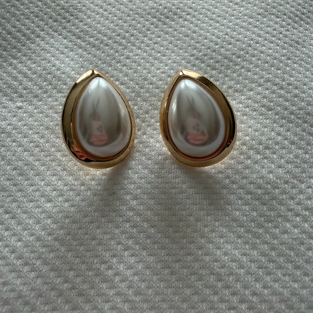 Anthropologie Teardrop Chunky Gold and Pearl Stud Earrings Jackie Diana Classic - Picture 2 of 4